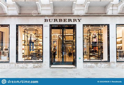 Find Burberry Stores in Italy 